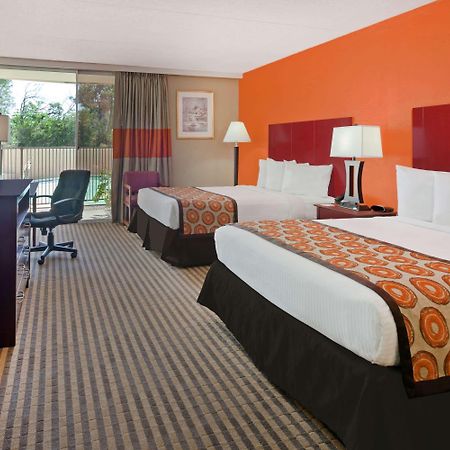 Howard Johnson By Wyndham Arlington Ballpark / Six Flags Exterior foto