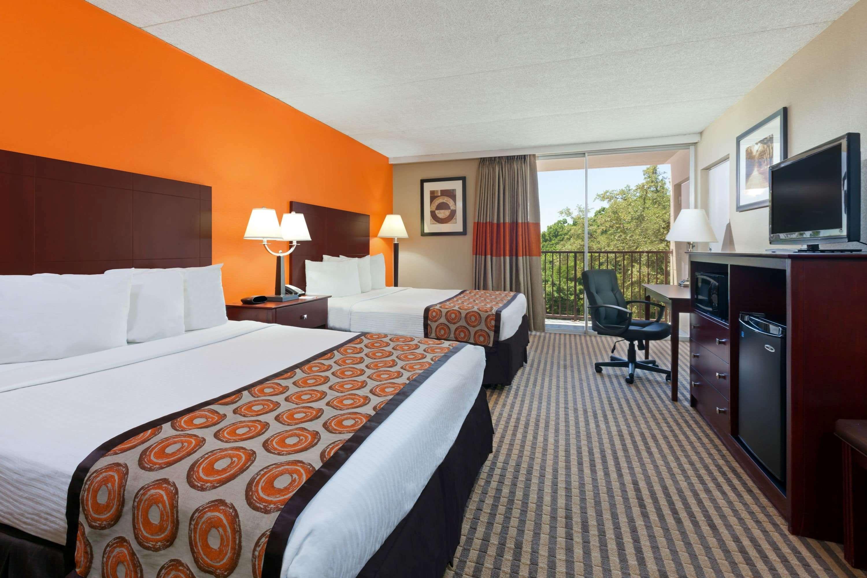 Howard Johnson By Wyndham Arlington Ballpark / Six Flags Exterior foto