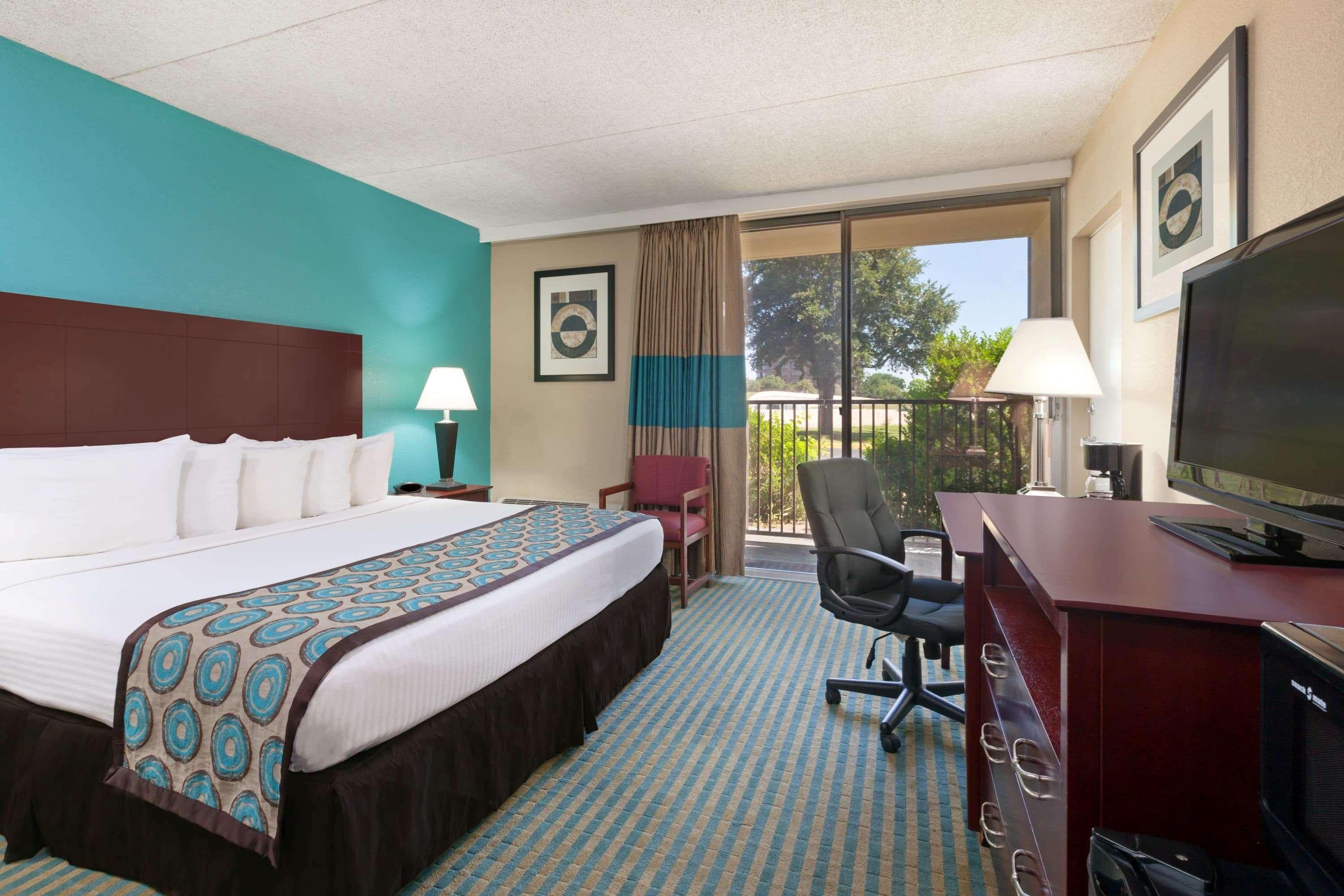 Howard Johnson By Wyndham Arlington Ballpark / Six Flags Exterior foto
