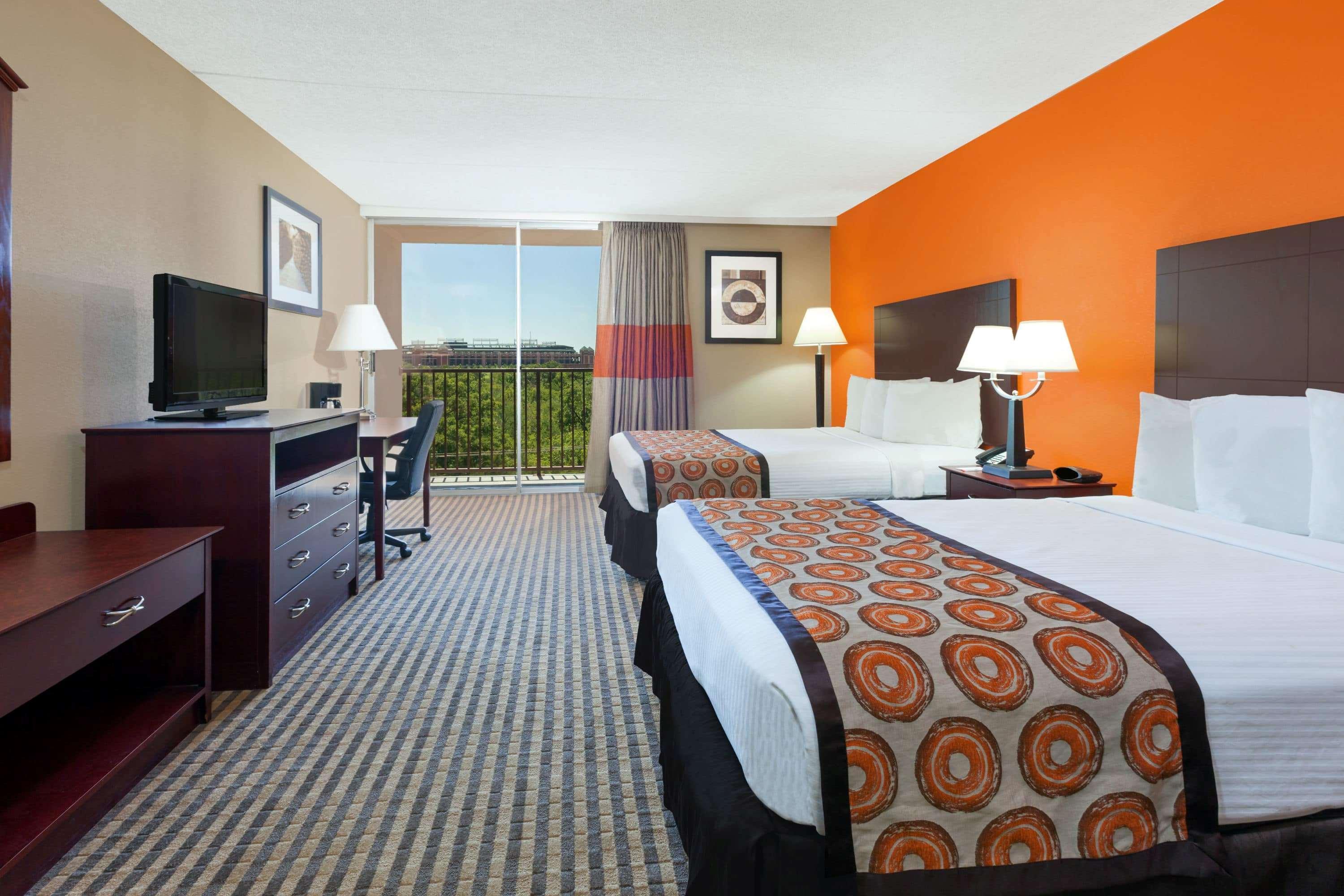 Howard Johnson By Wyndham Arlington Ballpark / Six Flags Exterior foto