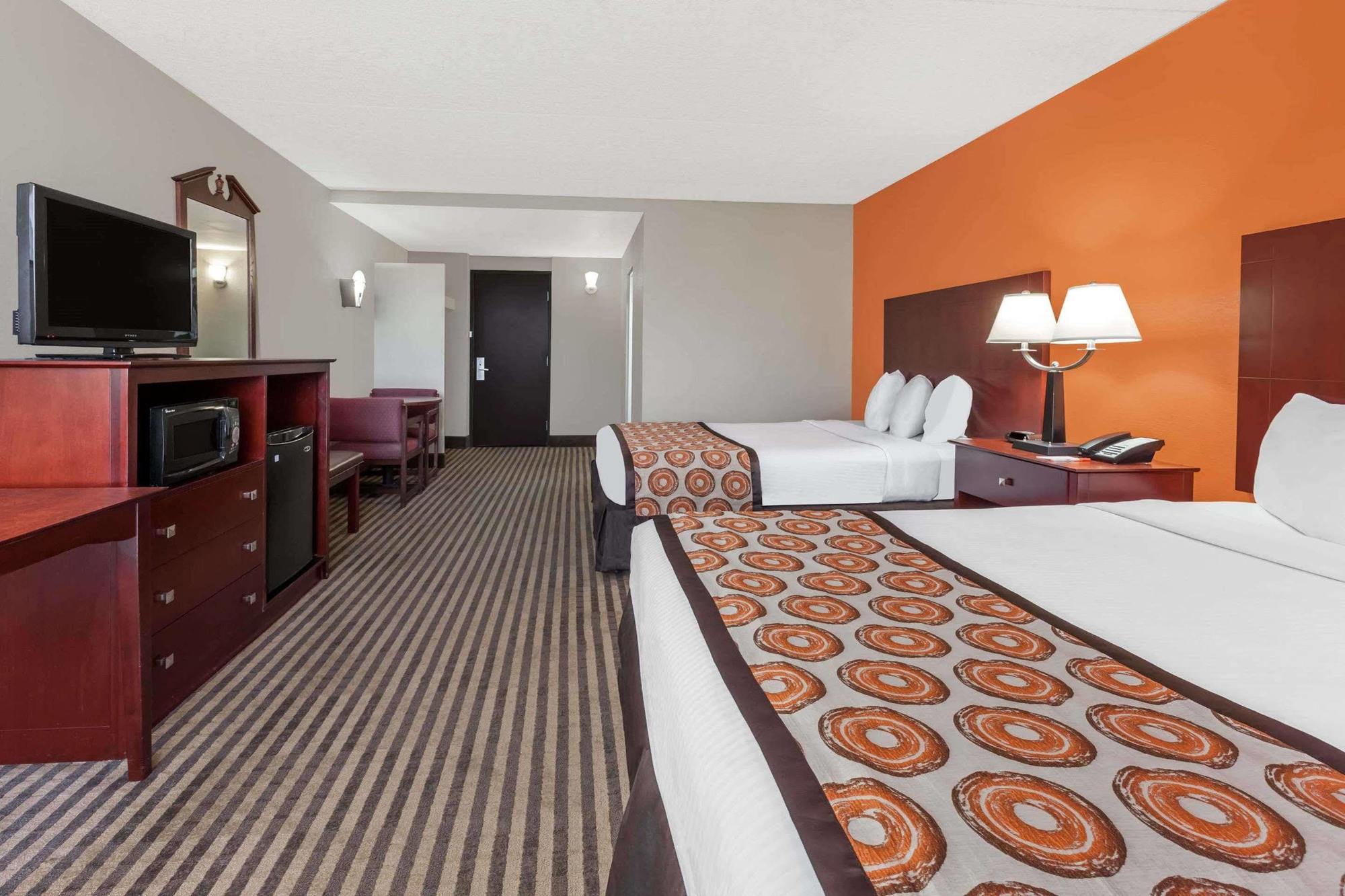 Howard Johnson By Wyndham Arlington Ballpark / Six Flags Exterior foto